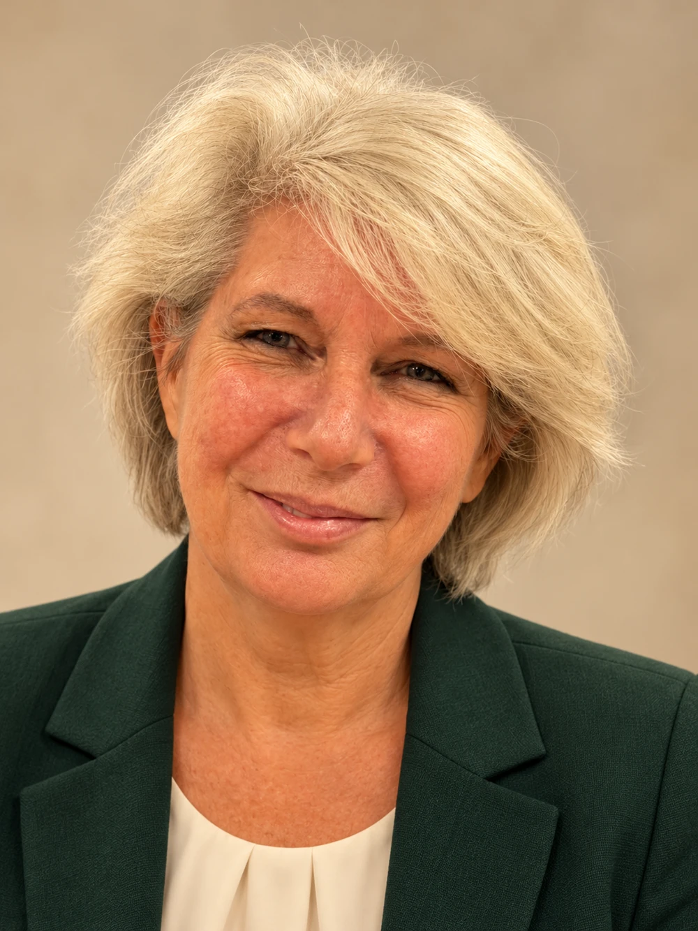 Yvonne in een groene blazer
